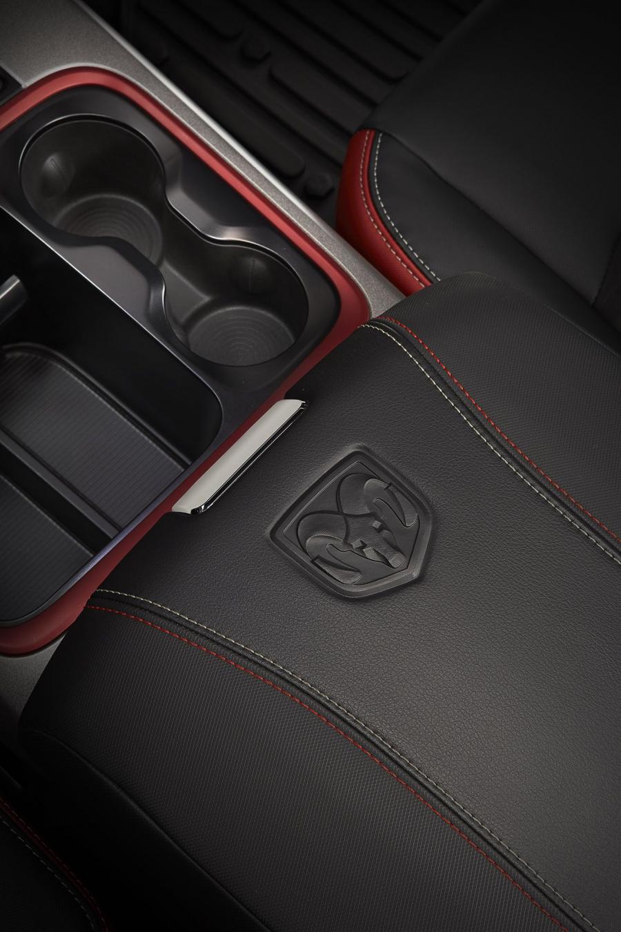  Dodge Ram 1500 Rebel 2015 года  (фото 44 из 54)